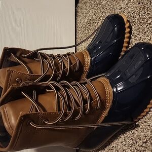 Duck Boots Size 7M
